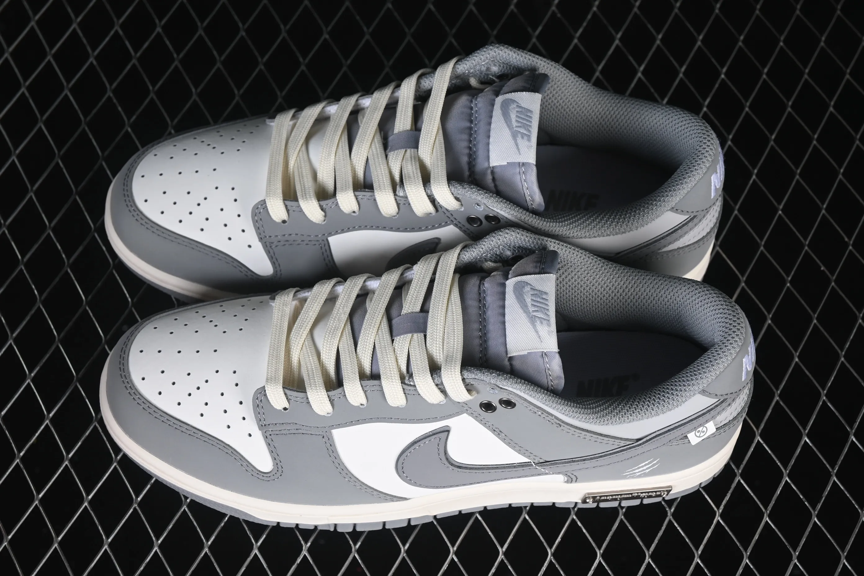 All categories Nk SB Dunk Series Nk SB Dunk Low High-end customized low-top sneakers Nike SB Dunk Low Anniversary high-end customized low-top casual sneakers GW0510-051